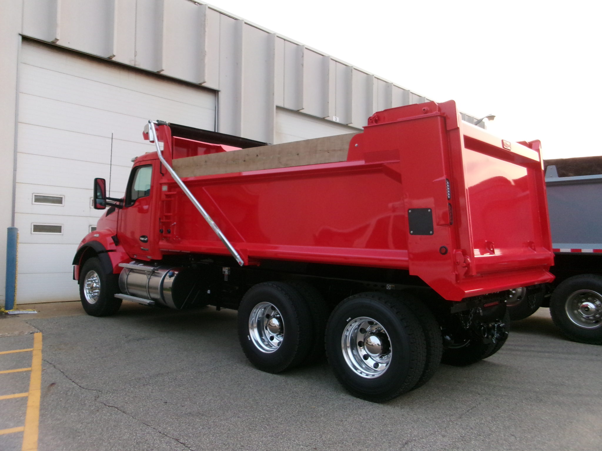 Lanau Dump Bodies Royal Truck & Trailer Sales & Service, Inc