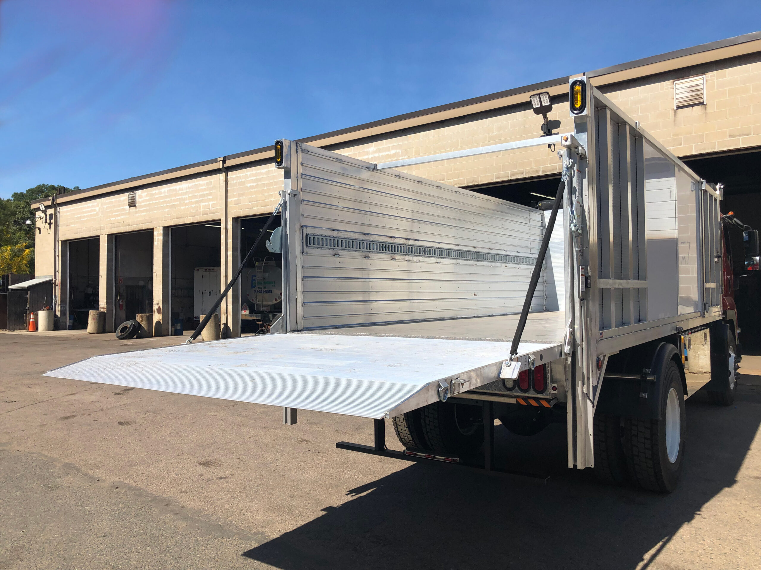 2026 Tommy Gate | Liftgate | Railgate: Standard Series - Image 3