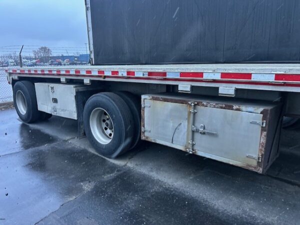 2017 East Flatbed | Tandem | Used | 057919 - Image 4