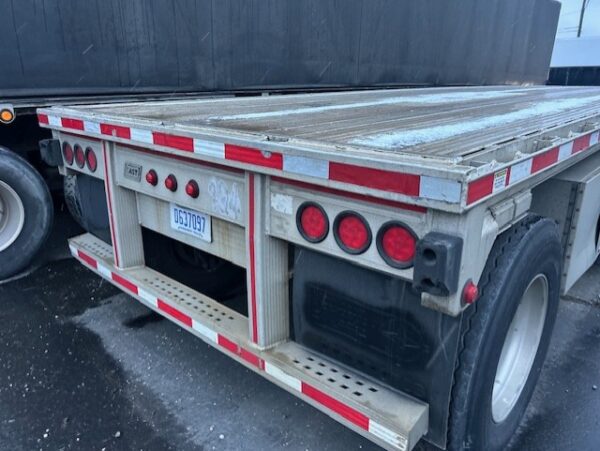 2017 East Flatbed | Tandem | Used | 057919 - Image 5