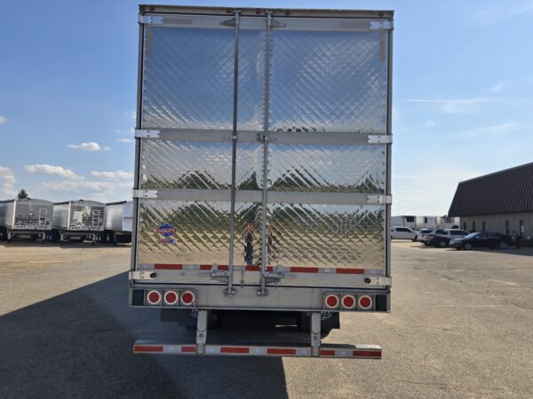 2026_Utility_Royal_PLUS_with_Carrier_7700 05
