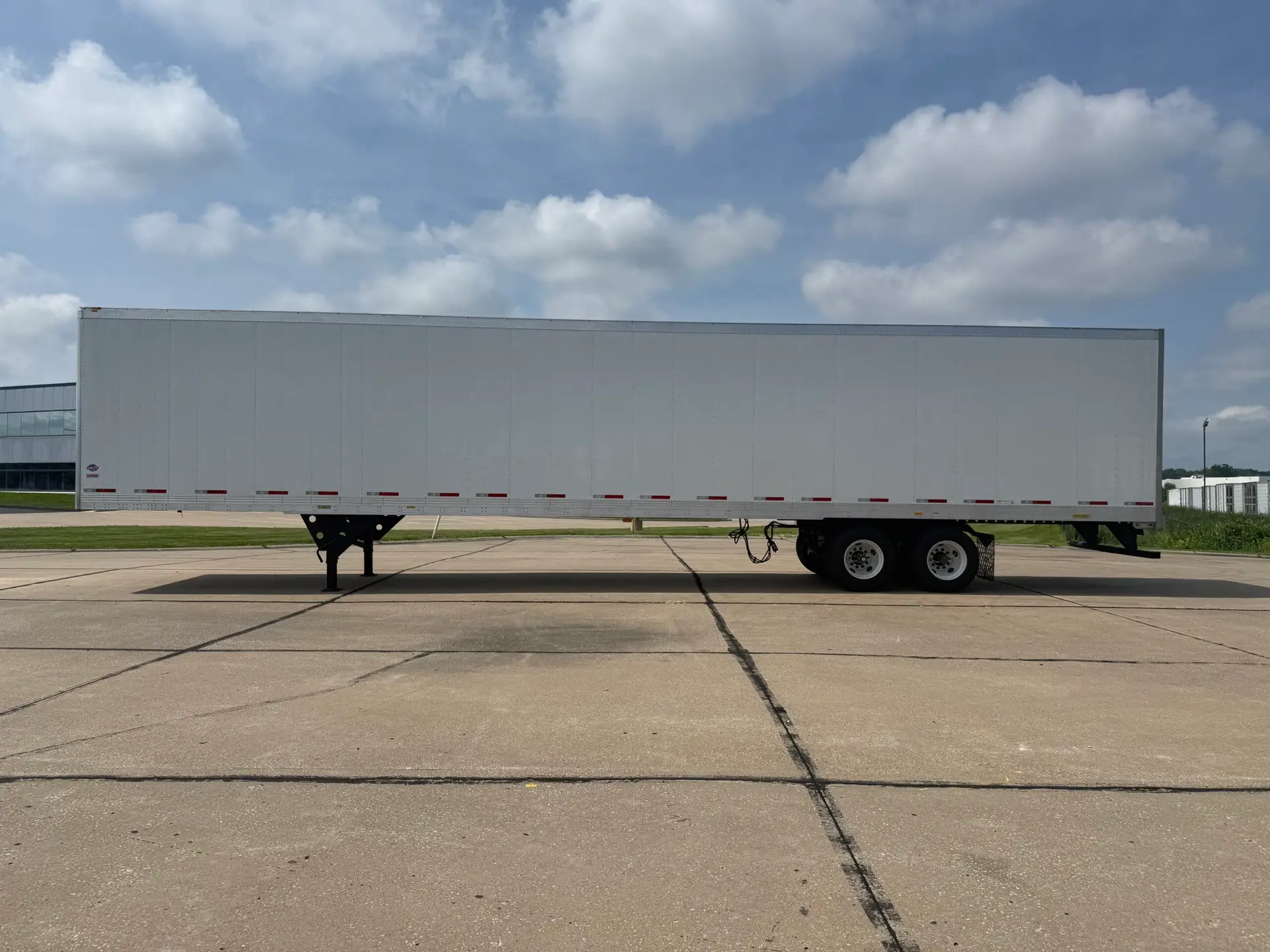 2026 Utility Reefer | Roll Door | Flat Floor - Image 5