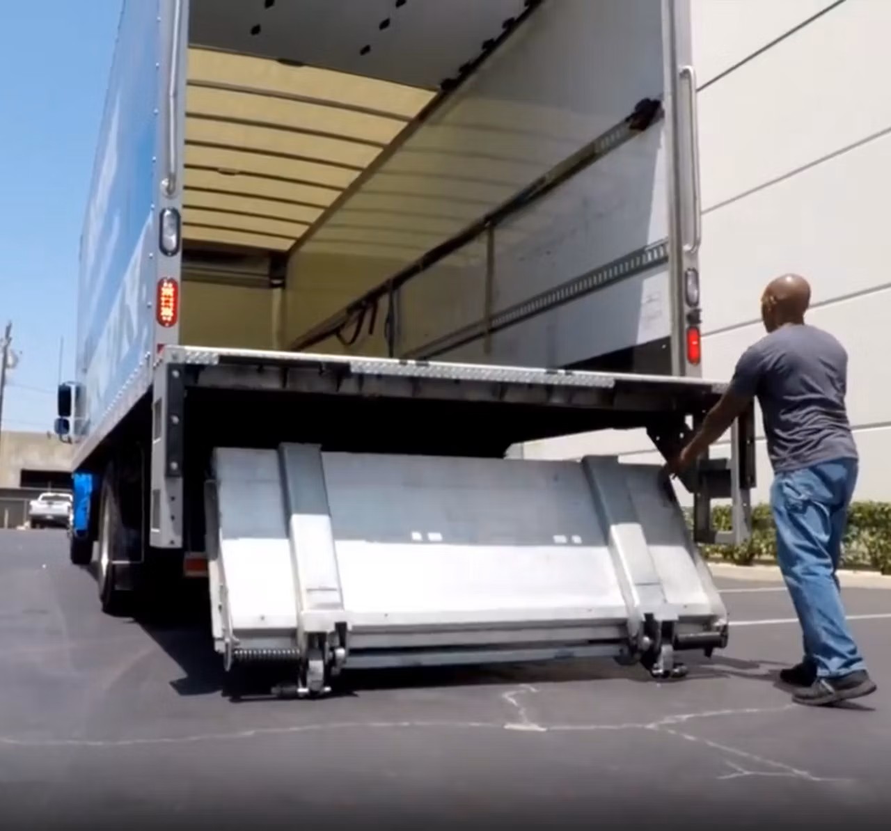 2026 Palfinger | Liftgate | ILT - Image 3