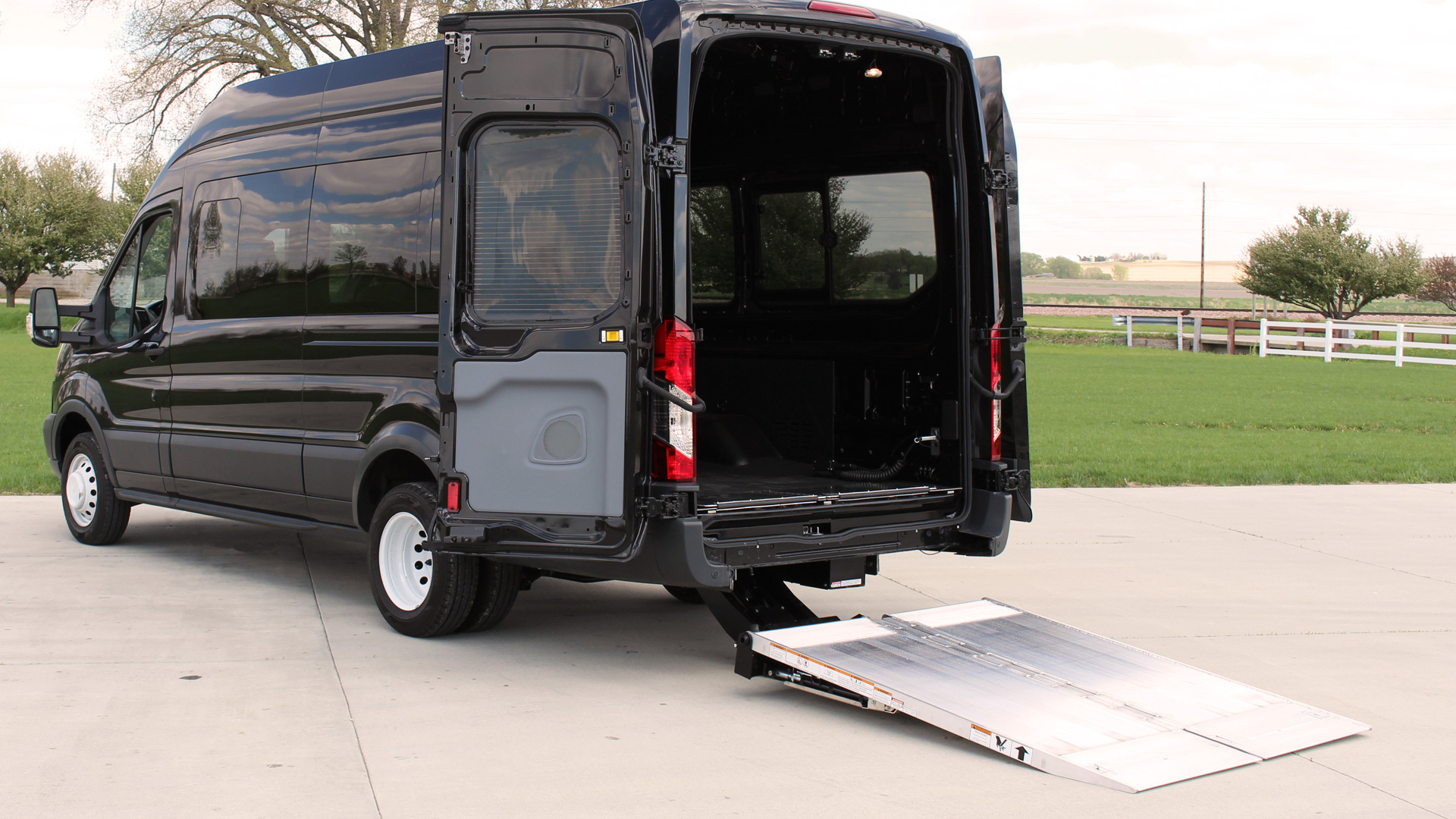 2026 Tommy Gate | Liftgate | Cantilever Series - Image 5